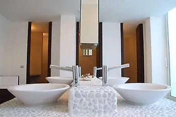 White 4*